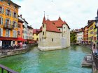 Hora Mont Blanc a křišťálové jezero Annecy